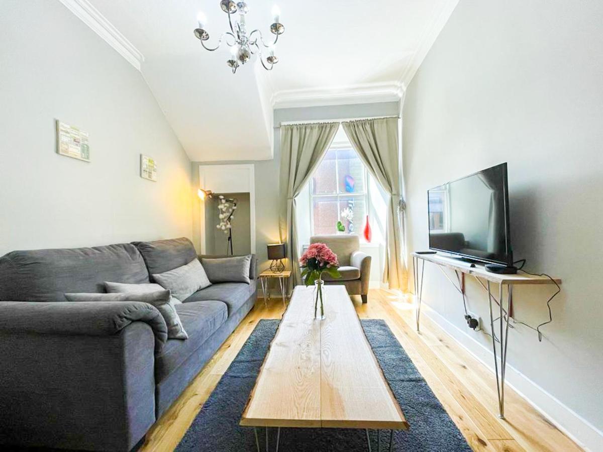 Charming 3 Bed Apartment In Old Town Edimburgo Exterior foto